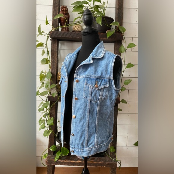 Rio: Casual Light Blue Denim Vest - Picture 7 of 17